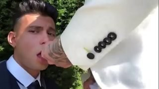 Tomando leite no casamento do noivo